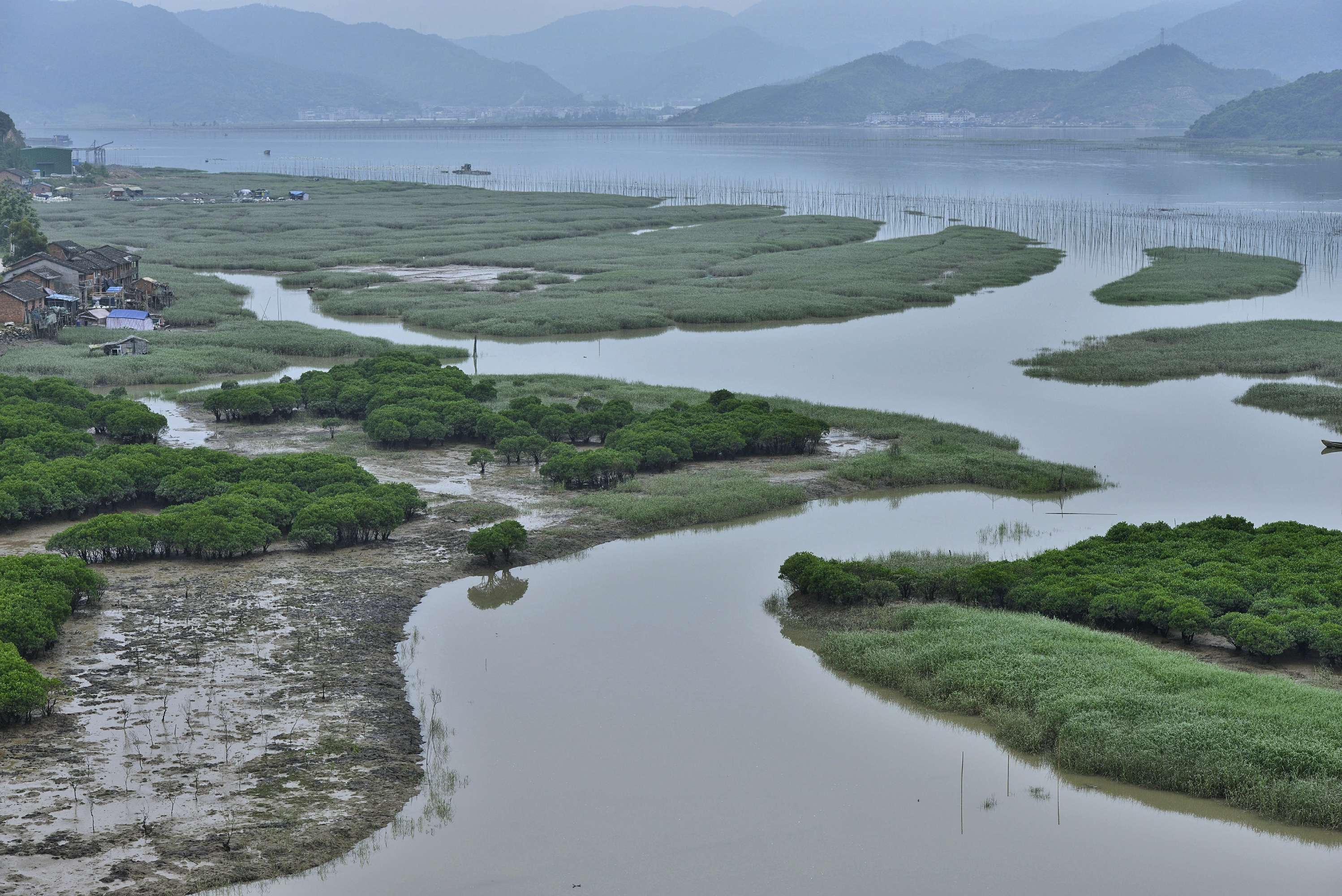 深圳寶安的小產(chǎn)權能不能進行投資呢